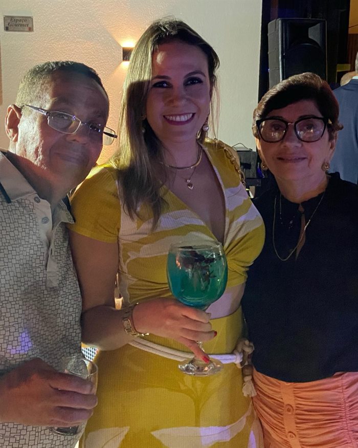 Dra. Luana Figuerêdo com os pais